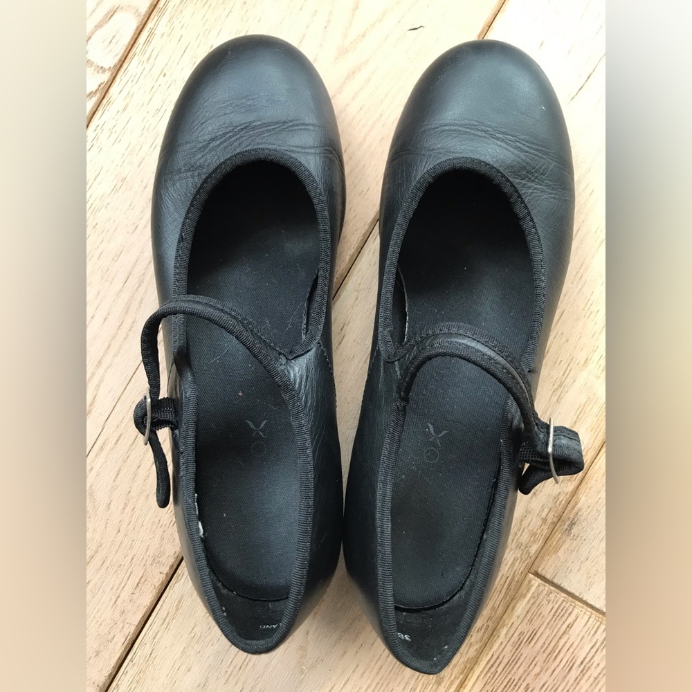 black leather ladies capezio tap shoes size 8M